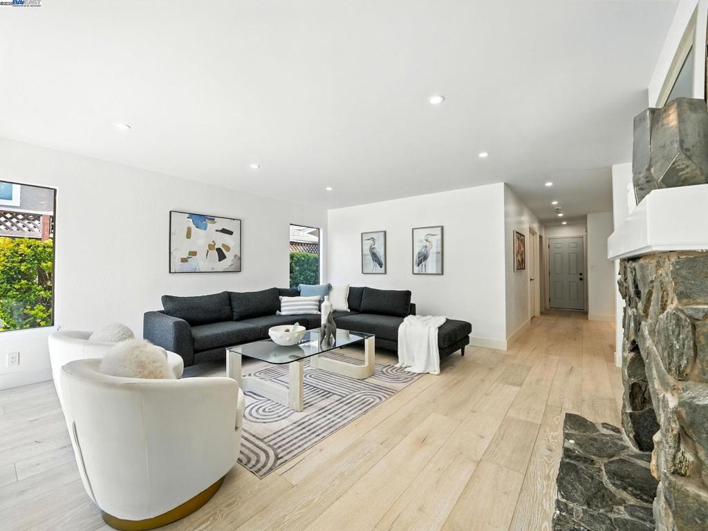 COUNTRY FAIR - Residential