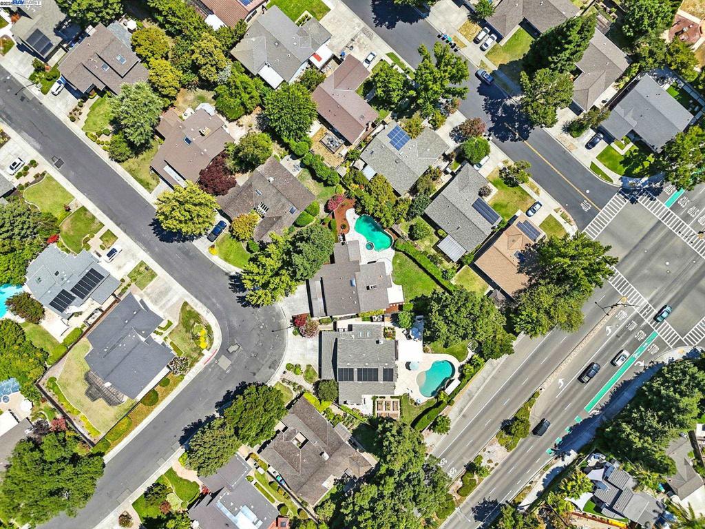 COUNTRY FAIR - Residential