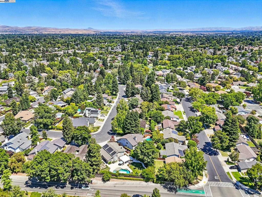 COUNTRY FAIR - Residential