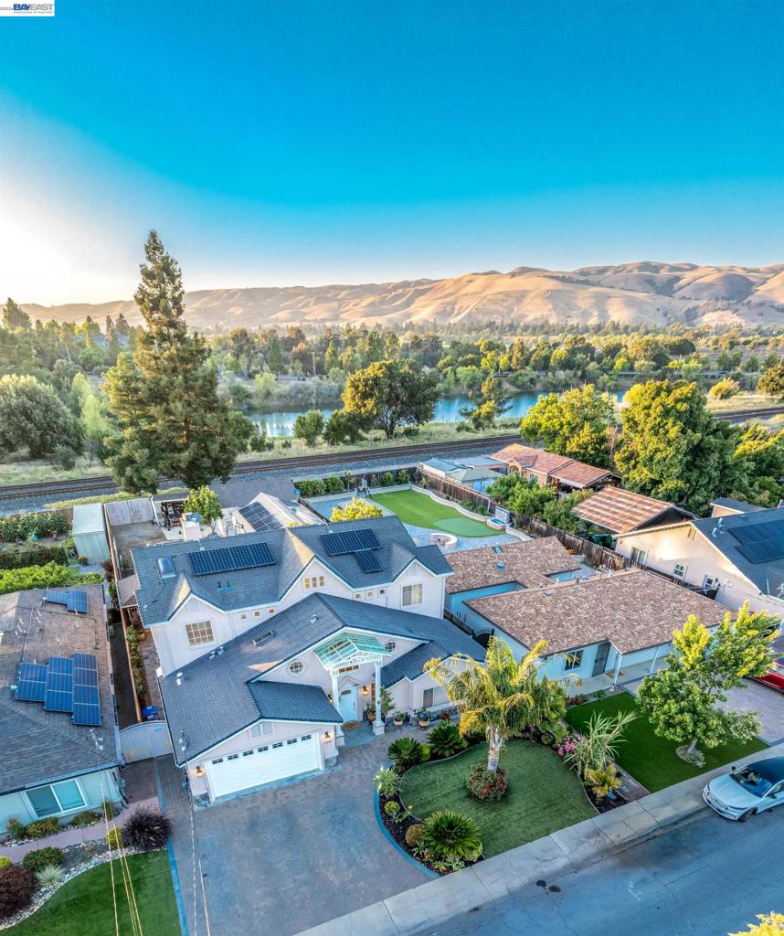3249 Greenwood Dr DR