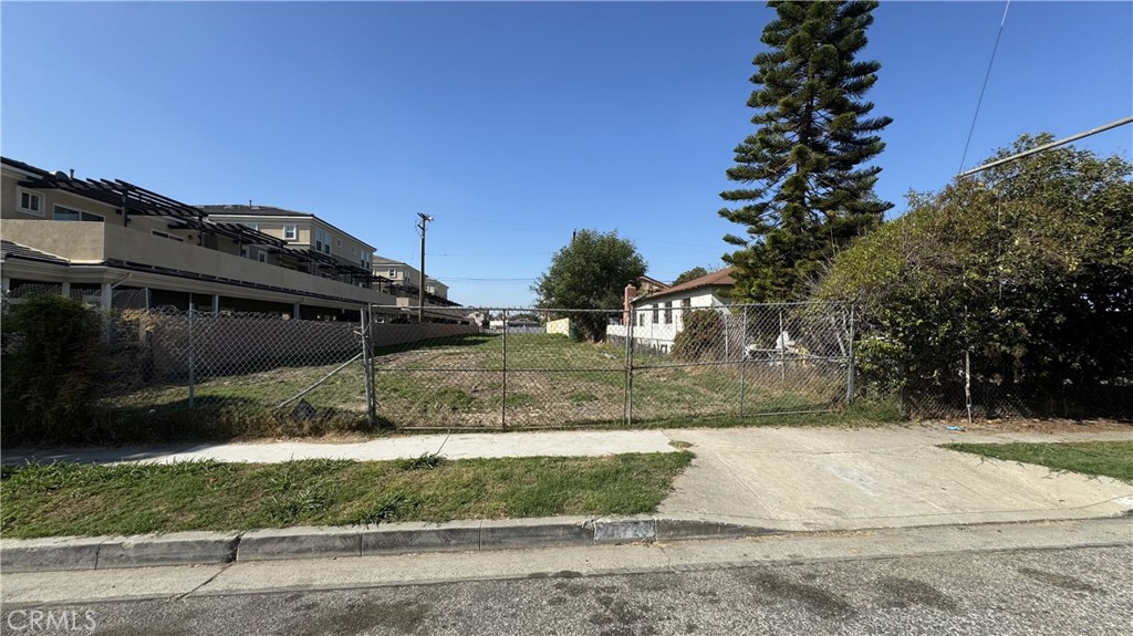 Properties 1 20723 Elaine