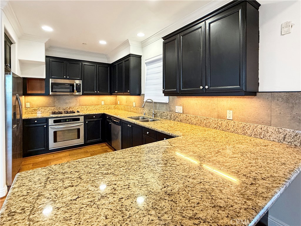 815 S Grand Avenue 9