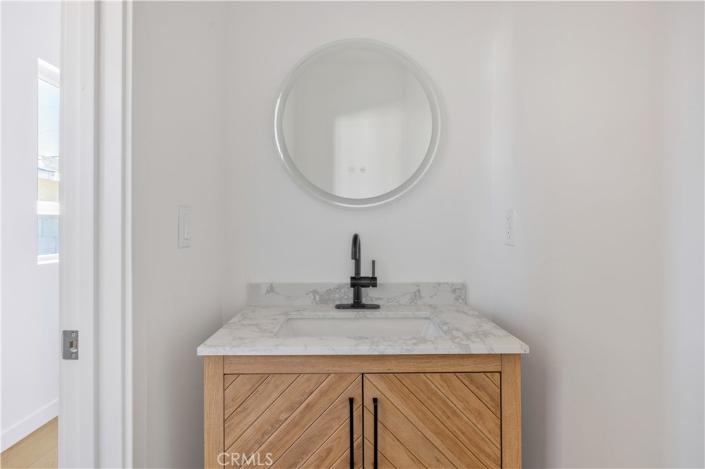 10905 Dalerose Avenue