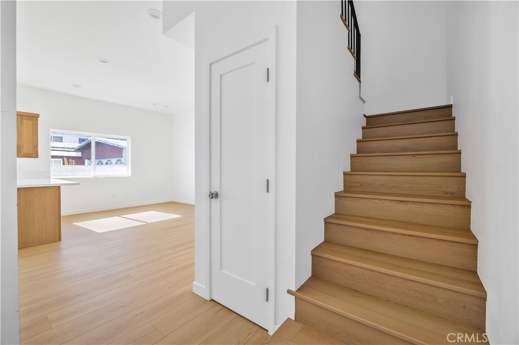 10905 Dalerose Avenue