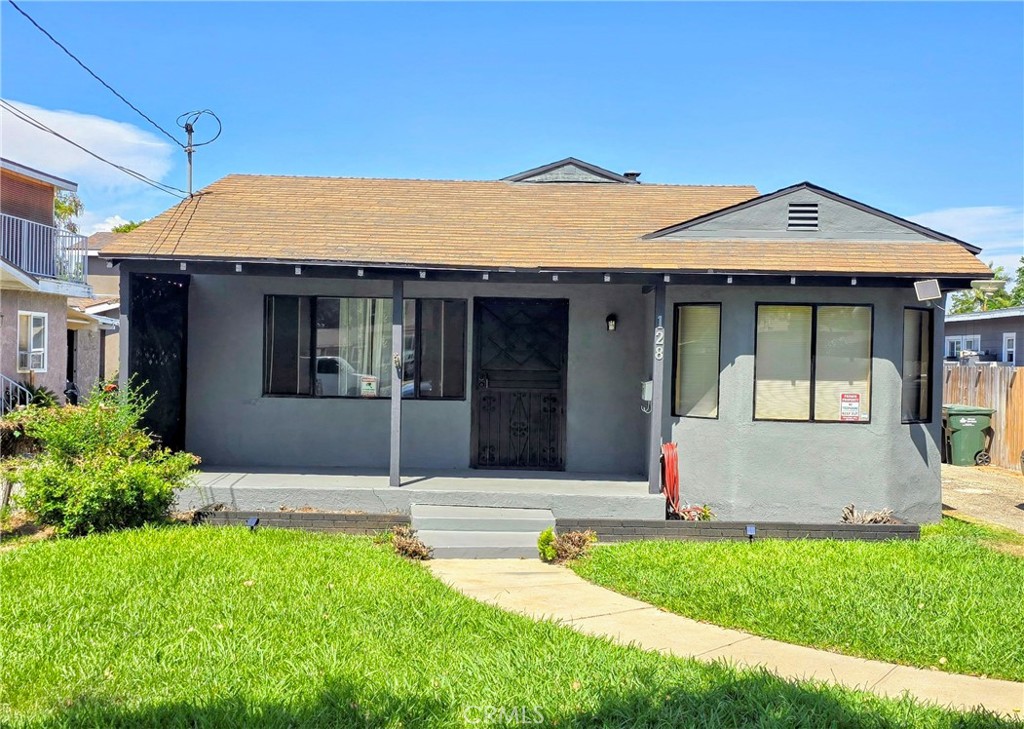 **For Rent – 2 Bedroom, 1 Bath Home**
This 2-bedroom, 1-bath property offers comfort and convenience in a prime location. Situated just minutes from the 605, 60, and 5 freeways, commuting is a breeze. You’ll also find shopping, dining, and everyday essentials close by.
The home features a bright living space, a functional kitchen equipped with a stove, and a laundry room for your convenience. Street parking is available.
Schedule a viewing today.
---
Would you like me to make this sound **more formal for a lease agreement** or **more appealing for a rental listing ad**?