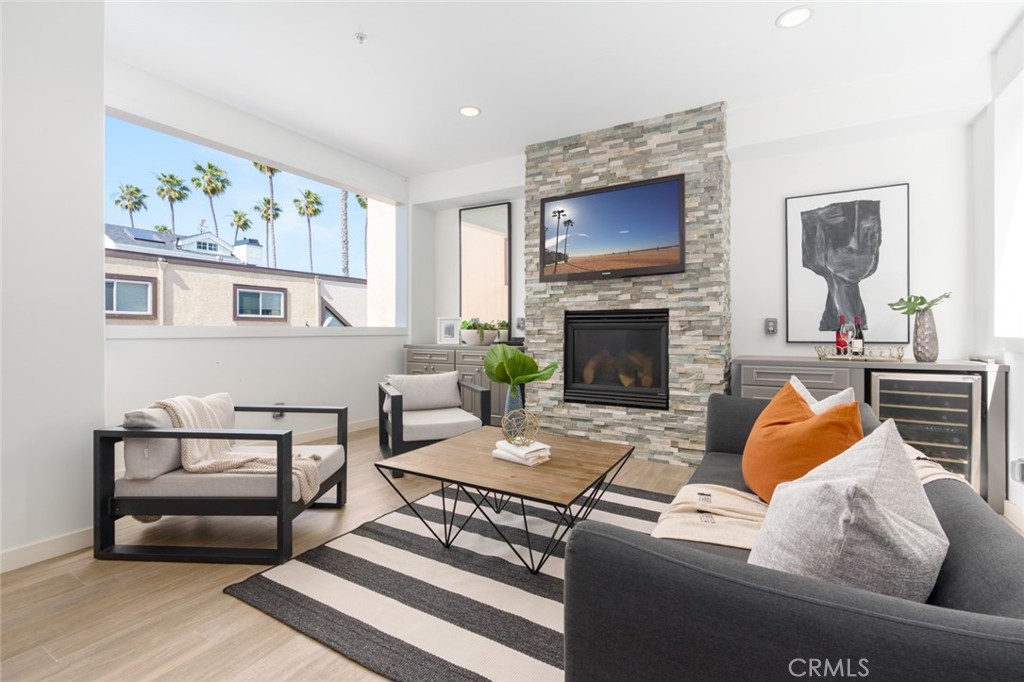 Corona del Mar South of PCH (CDMS) - Residential Lease