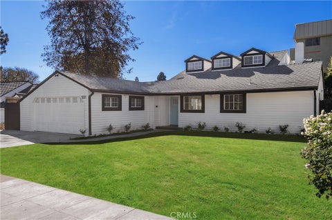 Photo of 521 S Bentley AVE, Los Angeles, CA 90049 (MLS # SB26150289)