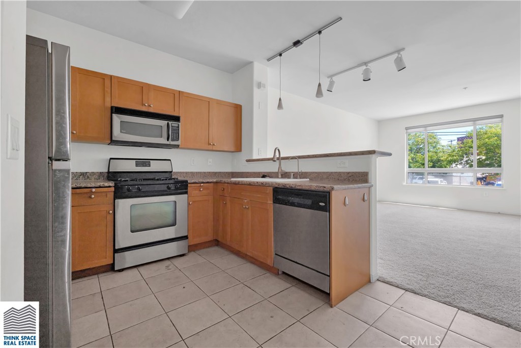 100 S Alameda Street 162