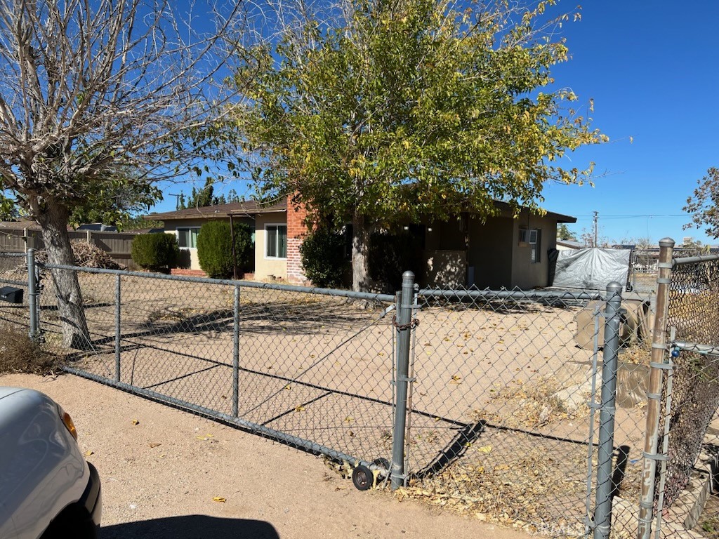 Properties 2 15932 Live Oak