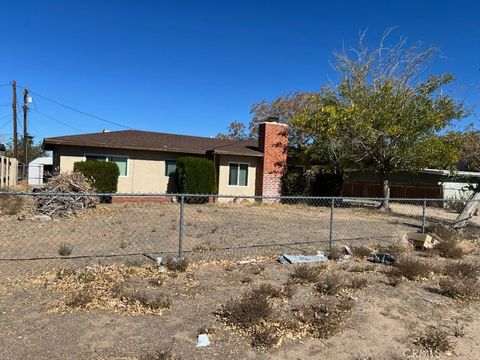 Photo of 15932 Live Oak St, Hesperia, CA 92345 (MLS # CV25256513)