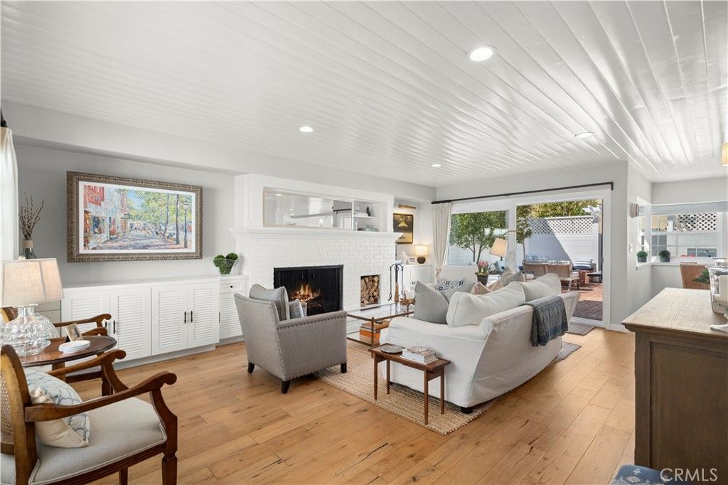 Photo of 213 Via Mentone, Newport Beach, CA 92663 (MLS # NP26060390)