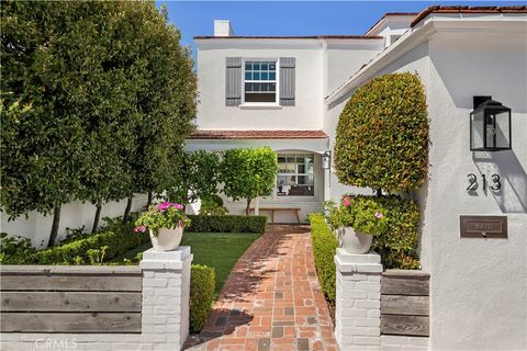 Photo of 213 Via Mentone, Newport Beach, CA 92663 (MLS # NP26060390)