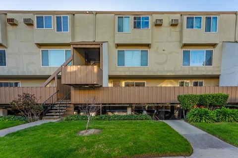 Photo of 410 Auburn Way #19, San Jose, CA 95129 (MLS # ML82037293)