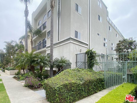 Photo of 1227 Granville Avenue #104, Los Angeles, CA 90025 (MLS # 26989743)