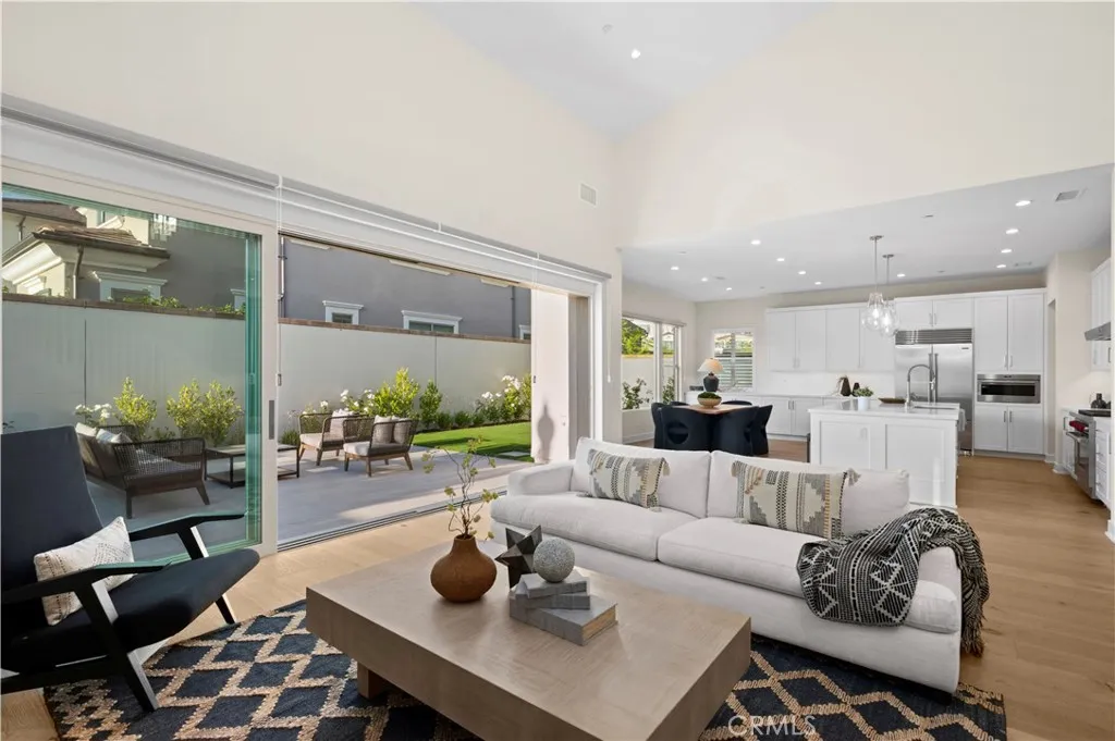 Irvine, California 92618, United States, 4 Bedrooms Bedrooms, ,5 BathroomsBathrooms,Residential,Active,171385