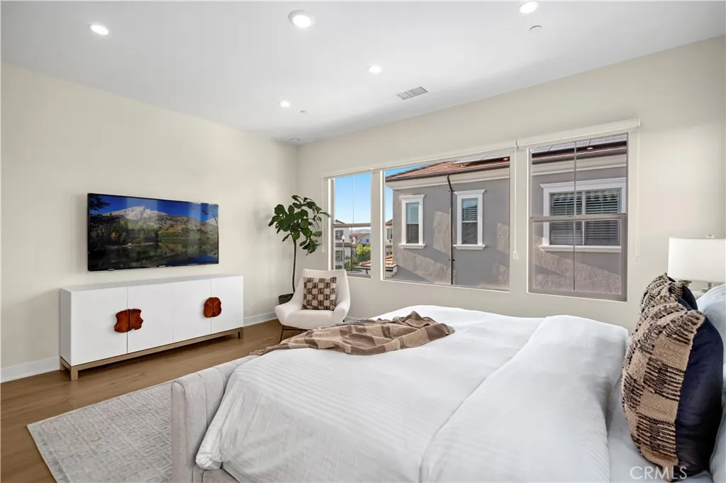 Irvine, California 92618, United States, 4 Bedrooms Bedrooms, ,5 BathroomsBathrooms,Residential,Active,171385