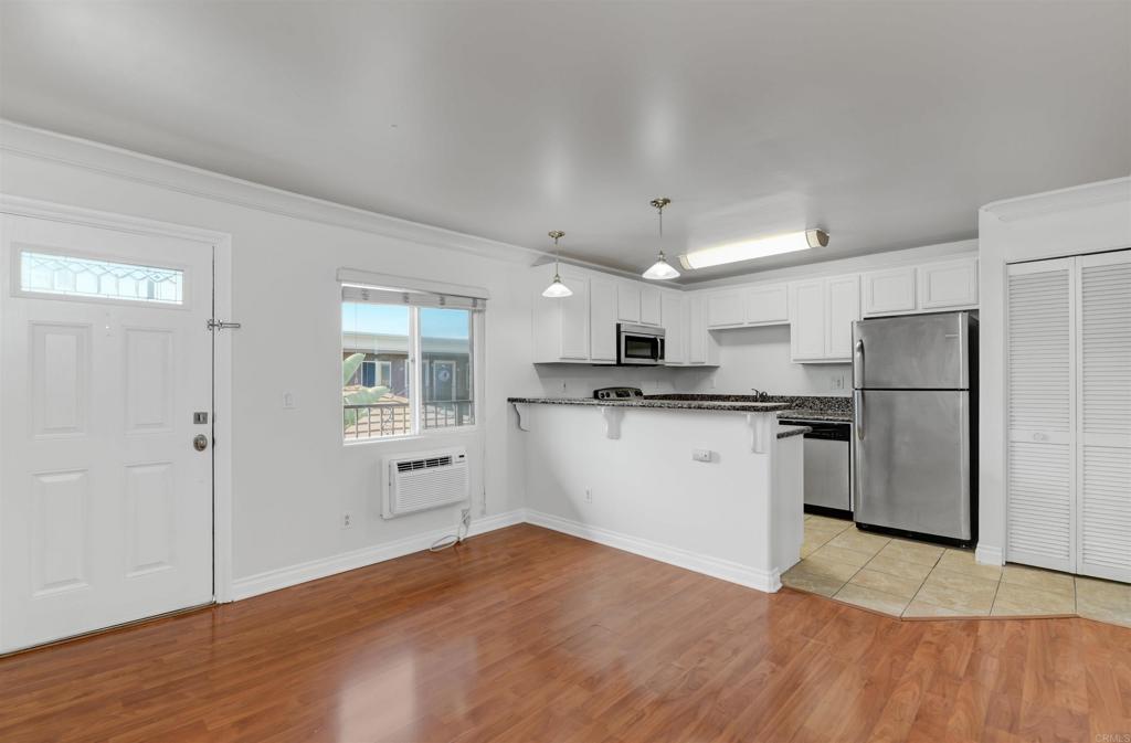 800 N Mollison Avenue 36