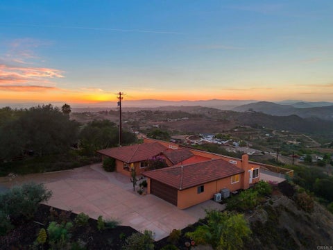 Photo of 30603 Roadrunner RDG, Valley Center, CA 92082 (MLS # PTP2607462)