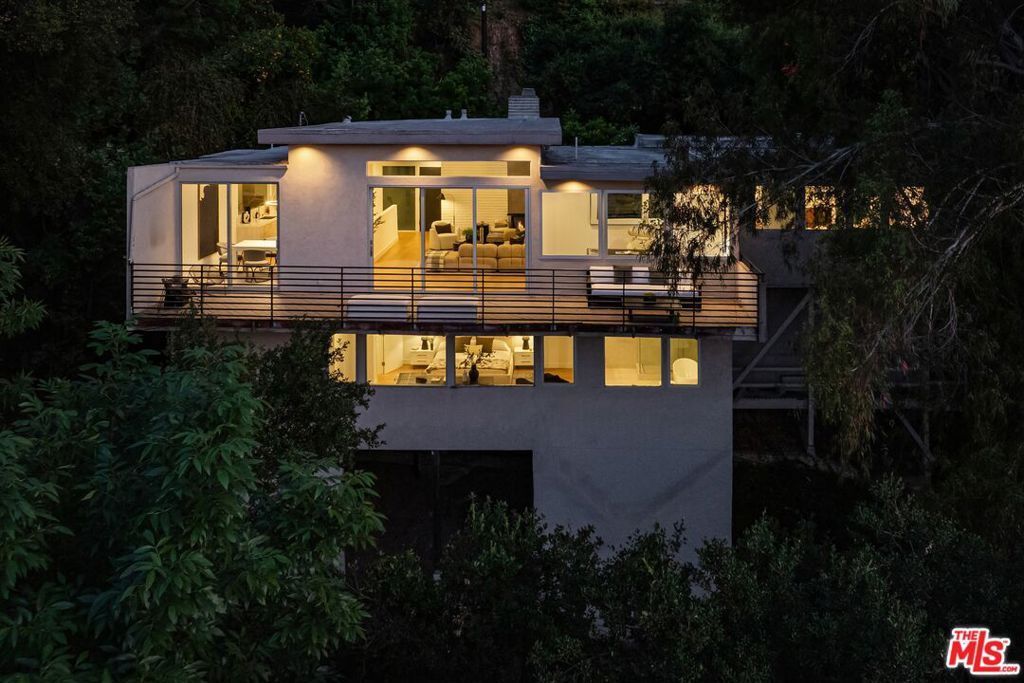 Photo of 3564 Multiview Drive, Los Angeles, CA 90068 (MLS # 25594815)