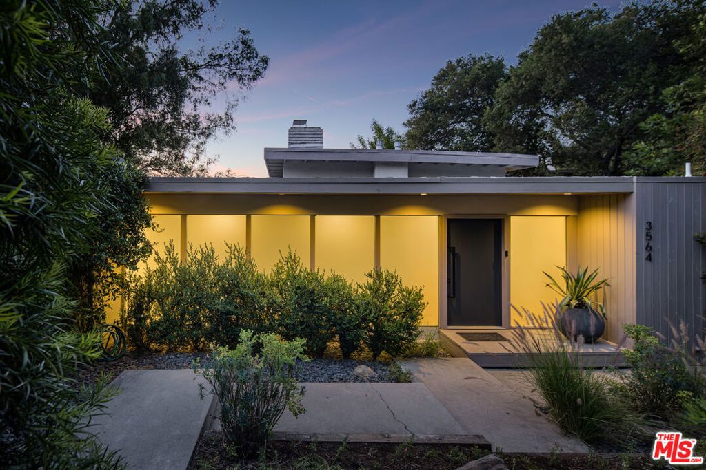 Photo of 3564 Multiview Drive, Los Angeles, CA 90068 (MLS # 25594815)