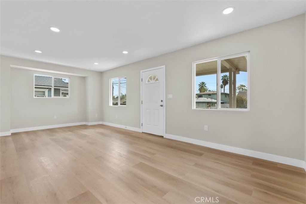 152 E Olive