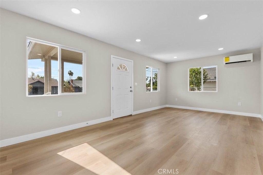 152 E Olive