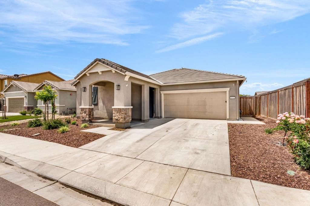 Photo of 673 Dorset Dr, Patterson, CA 95363 (MLS # ML82043147)