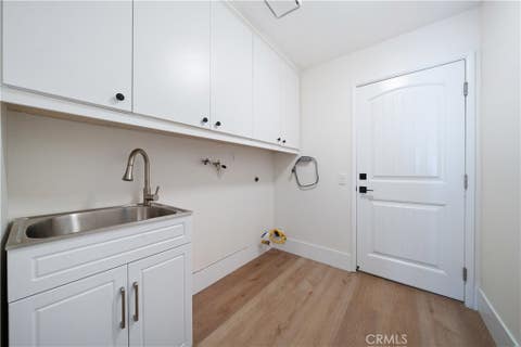 Tiny photo for 672 Garland Court, Thousand Oaks, CA 91360 (MLS # SR26117391)