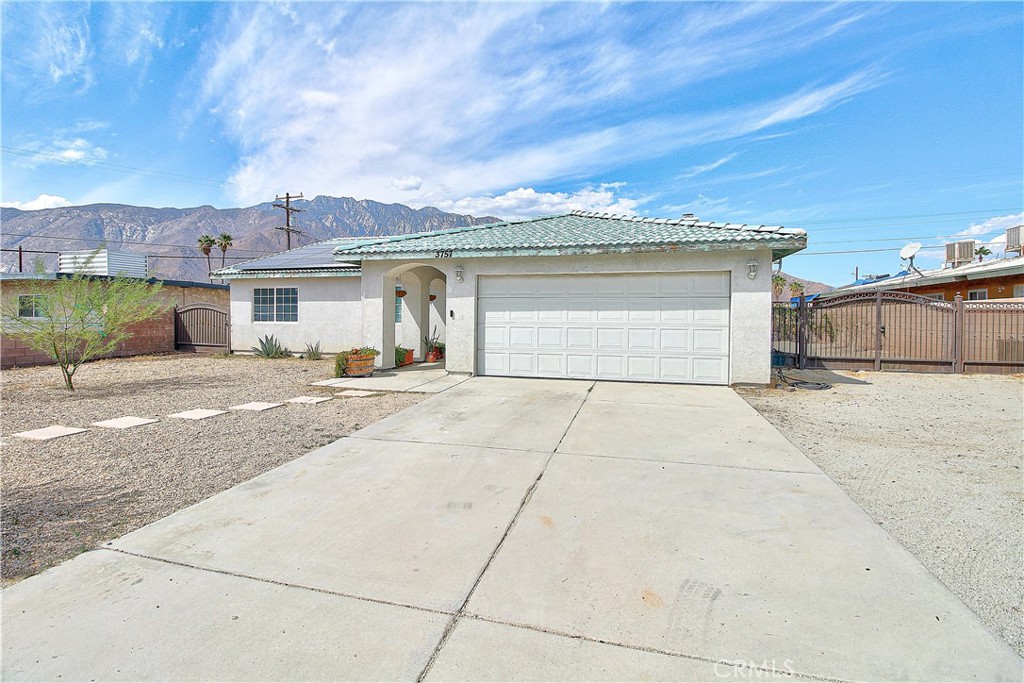 Welcome to 3757 El Dorado Blvd, Palm Springs!
This beautiful home offers 4 bedrooms, 2 bathrooms, and 1,645 sq. ft. of living space on a generous 8,276 sq. ft. lot—ideal for creating your very own poolside oasis.
Inside, you’ll find wood-tile flooring, an updated kitchen with sleek quartz countertops, and ceiling fans in every room for year-round comfort. The home is powered by Tesla solar panels (fully paid off) and features a newer AC unit (just 2 years old) for maximum energy efficiency.
Additional highlights include RV parking, a 2-car garage, and a prime location only 15 minutes from the prestigious O’Donnell Golf Club and all that Palm Springs has to offer.
? With its upgrades, energy savings, and spacious lot, this property is truly a must-see!