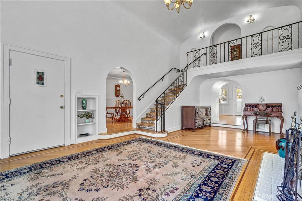 521 W Whiting Avenue