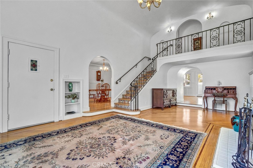 521 W Whiting Avenue