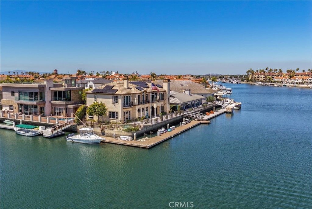 Photo of 3352 Bounty Cir, Huntington Beach, CA 92649 (MLS # OC26094264)