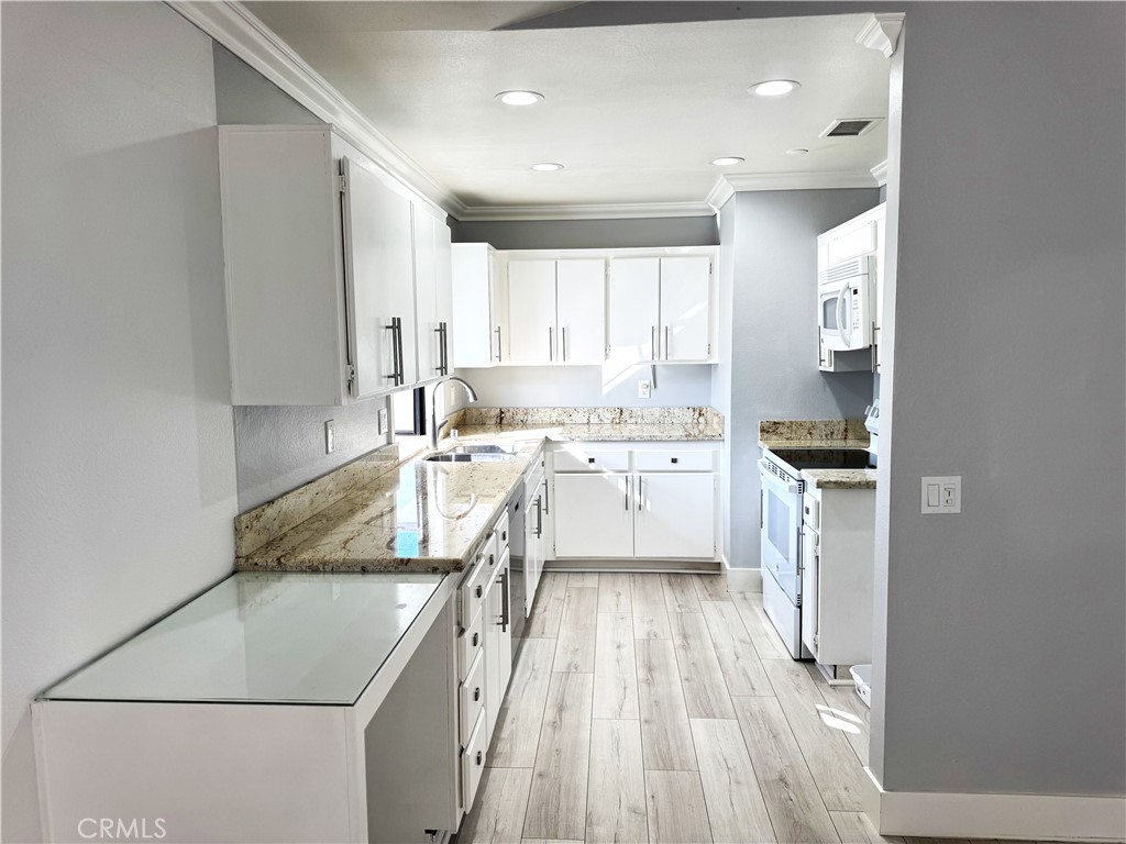 7735 MOORDALE Circle