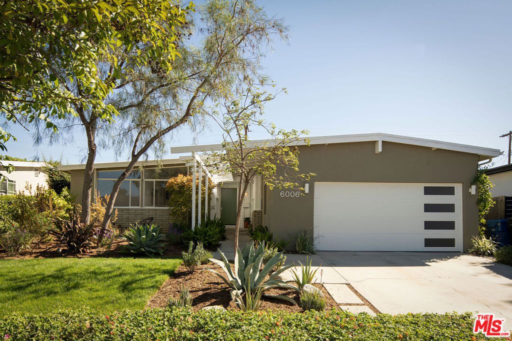 Photo of 6006 Babbitt Avenue, Encino, CA 91316 (MLS # 25618123)