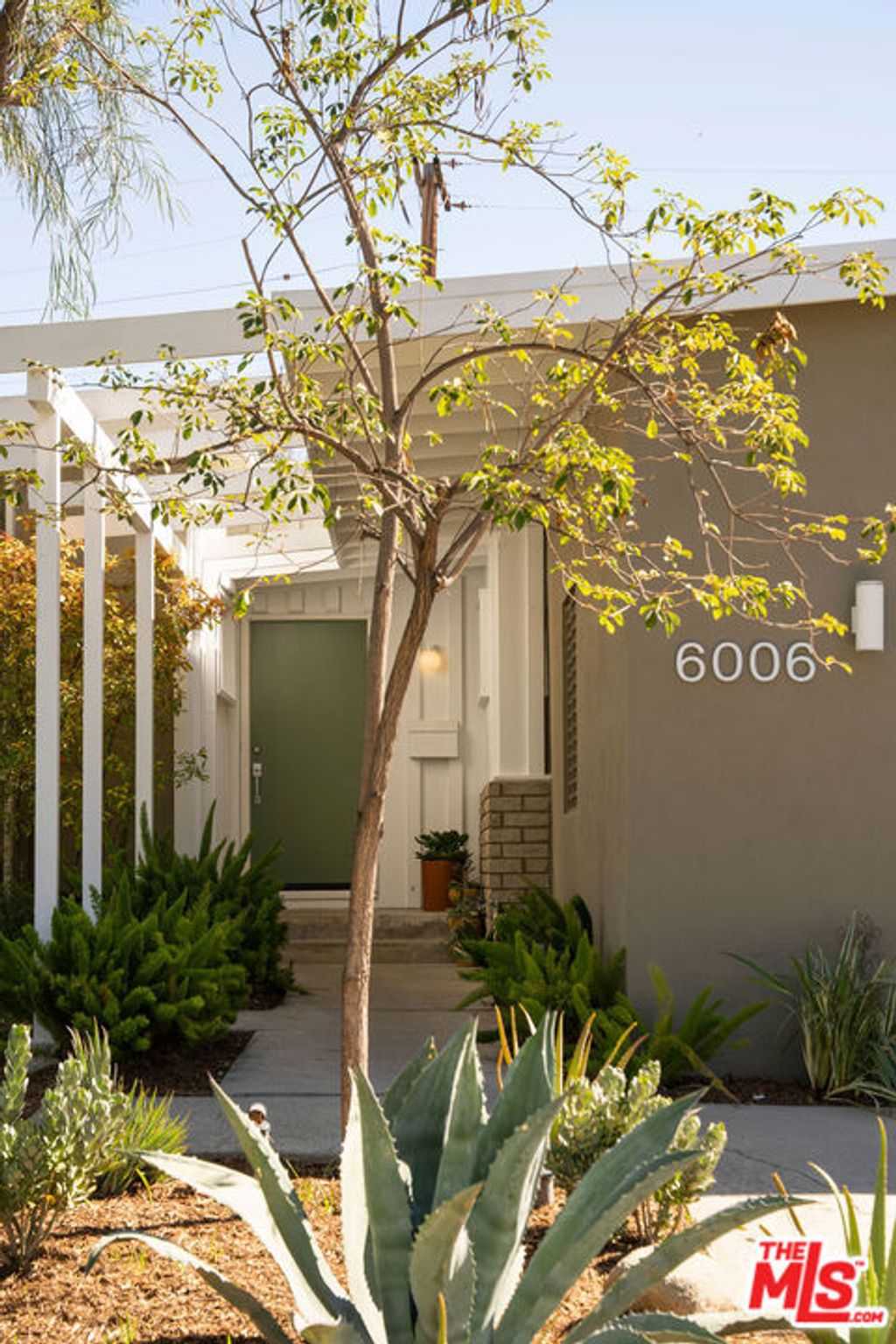 Photo of 6006 Babbitt Avenue, Encino, CA 91316 (MLS # 25618123)