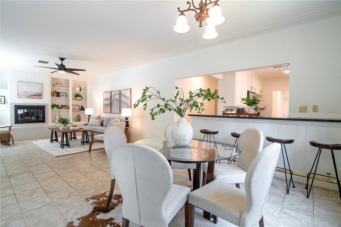 347 W Spazier Avenue