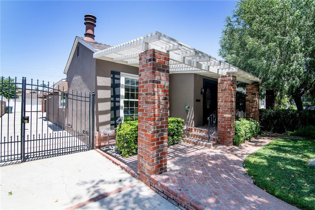 347 W Spazier AVE, Burbank CA 91506