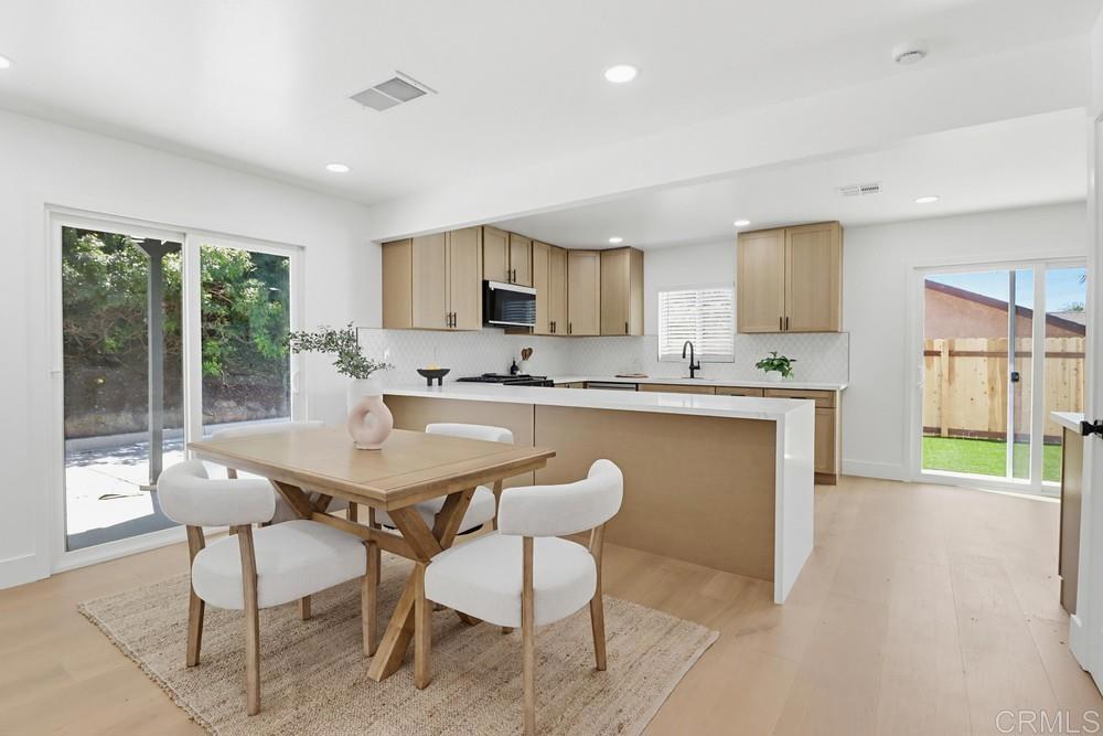 352 Pearlwood Street