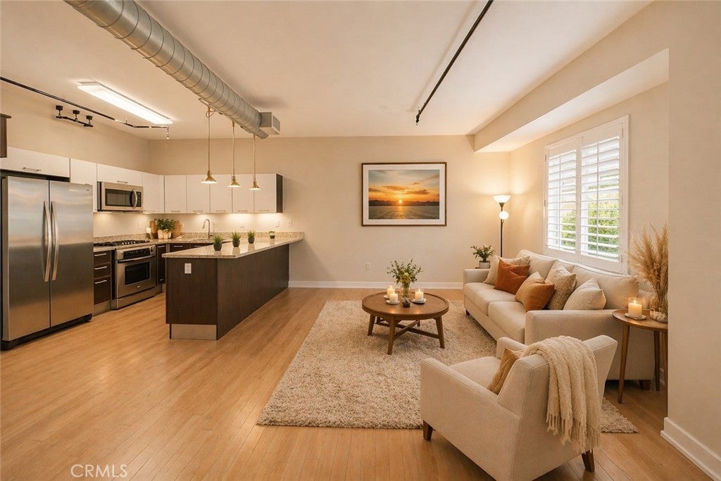 645 W 9th St