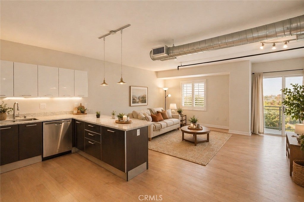 645 W 9th St, Los Angeles CA 90015