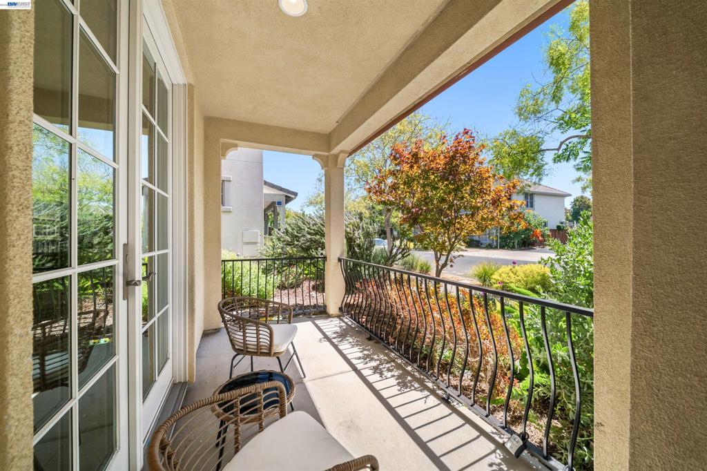 381 Hollister Ave AVE, Alameda CA 94501