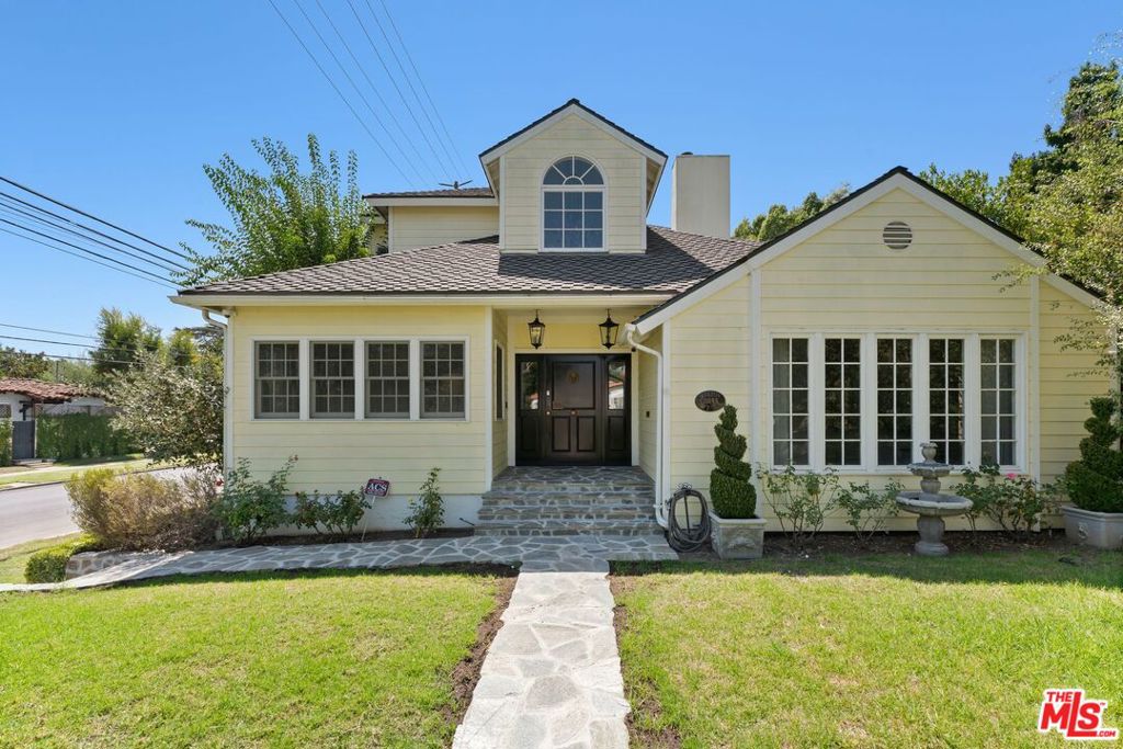 Photo of 2055 Kelton Avenue, Los Angeles, CA 90025 (MLS # 26913223)
