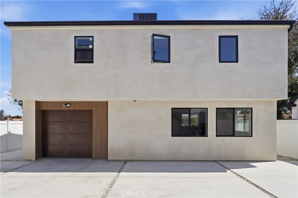 1507 W 83rd