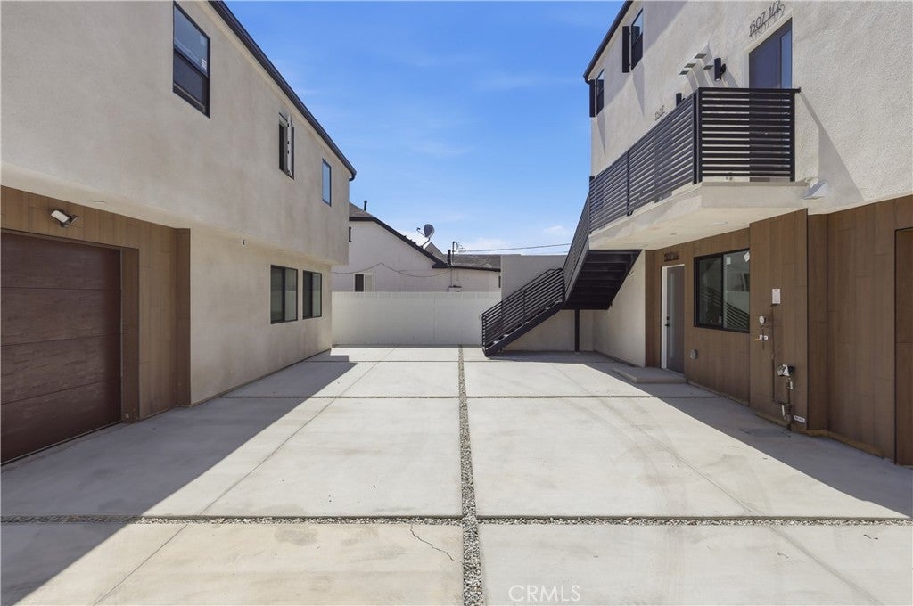 1507 W 83rd
