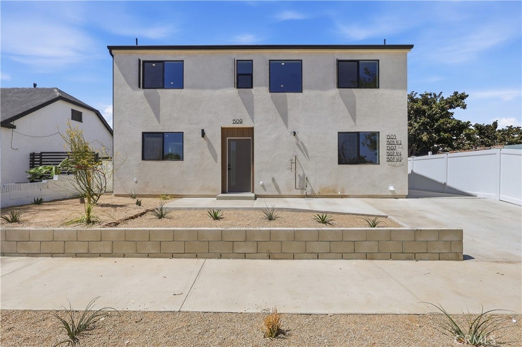 1507 W 83rd