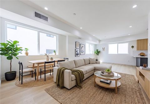 Photo of S Victoria Avenue #C, Los Angeles, CA 90016 (MLS # BB26088506)