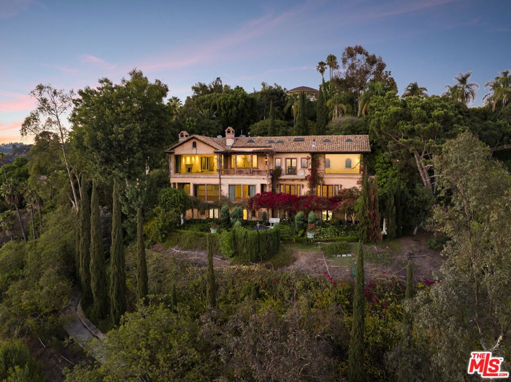 Photo of 1031 Bel Air Court, Los Angeles, CA 90077 (MLS # 26673157)