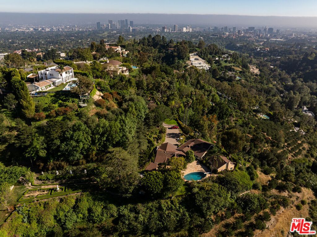 Photo of 1031 Bel Air Court, Los Angeles, CA 90077 (MLS # 26673157)