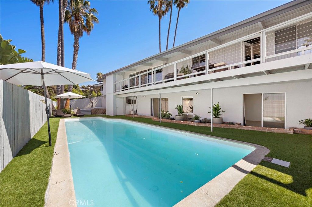 Photo of 2120 Temple Hills Drive #LOWER, Laguna Beach, CA 92651 (MLS # LG26012784)