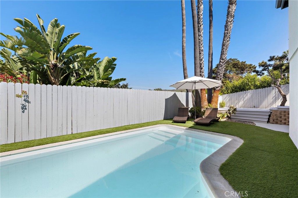 Photo of 2120 Temple Hills Drive #LOWER, Laguna Beach, CA 92651 (MLS # LG26012784)